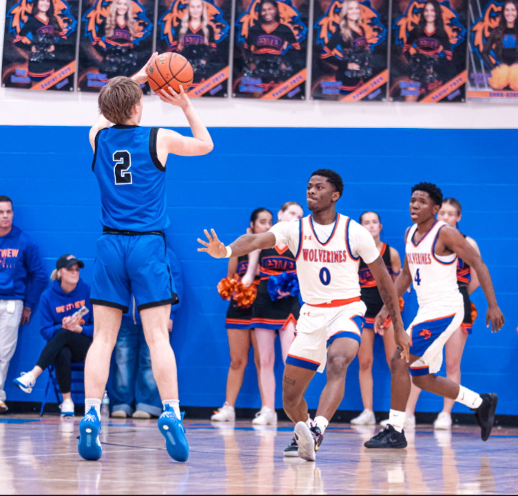 Connor Peters pulls up from deep in front of two Westview defenders. 